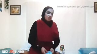 الفتاة الخليجية المغلوبة على أمرها .. تبيع جسدها من أجل المال لرجل الأعمال 2 - سكس